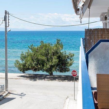 Seafront 2 Bedrooms Apartment Néa Iráklia Kültér fotó