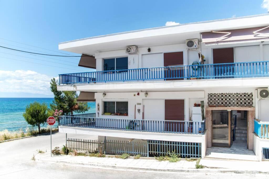 Seafront 2 Bedrooms Apartment Néa Iráklia Kültér fotó
