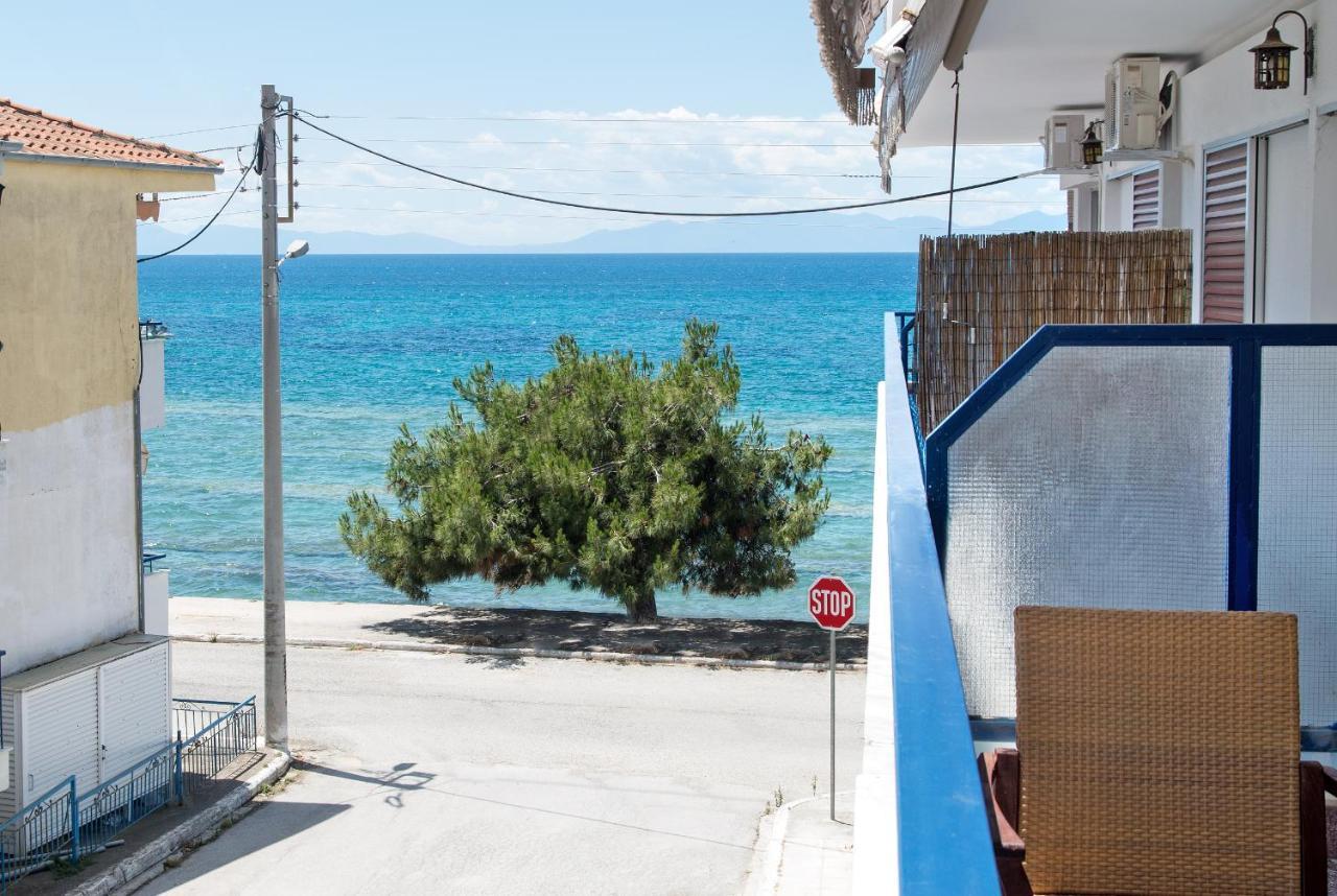 Seafront 2 Bedrooms Apartment Néa Iráklia Kültér fotó